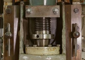 作業効率とコスト削減を実現!電動パレットレンタルのメリットと選び方